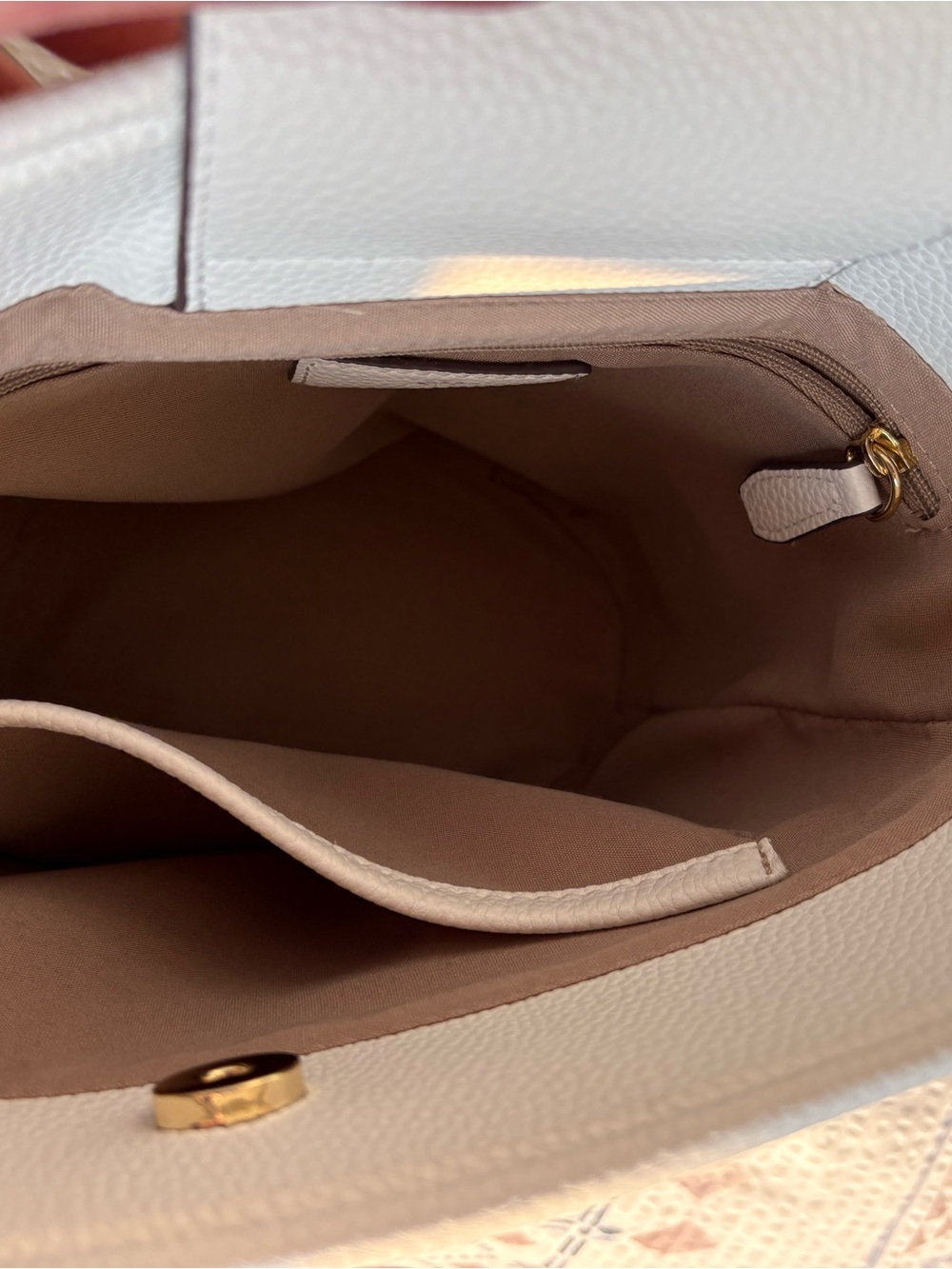 White Gold Chain-Handle Bucket Bag - Picture 6 of 10